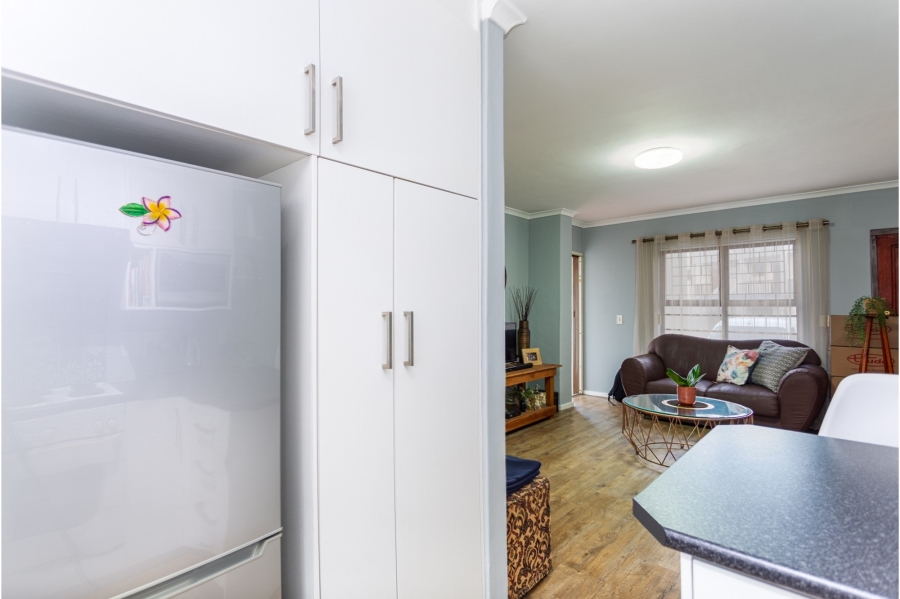 2 Bedroom Property for Sale in Loevenstein Western Cape
